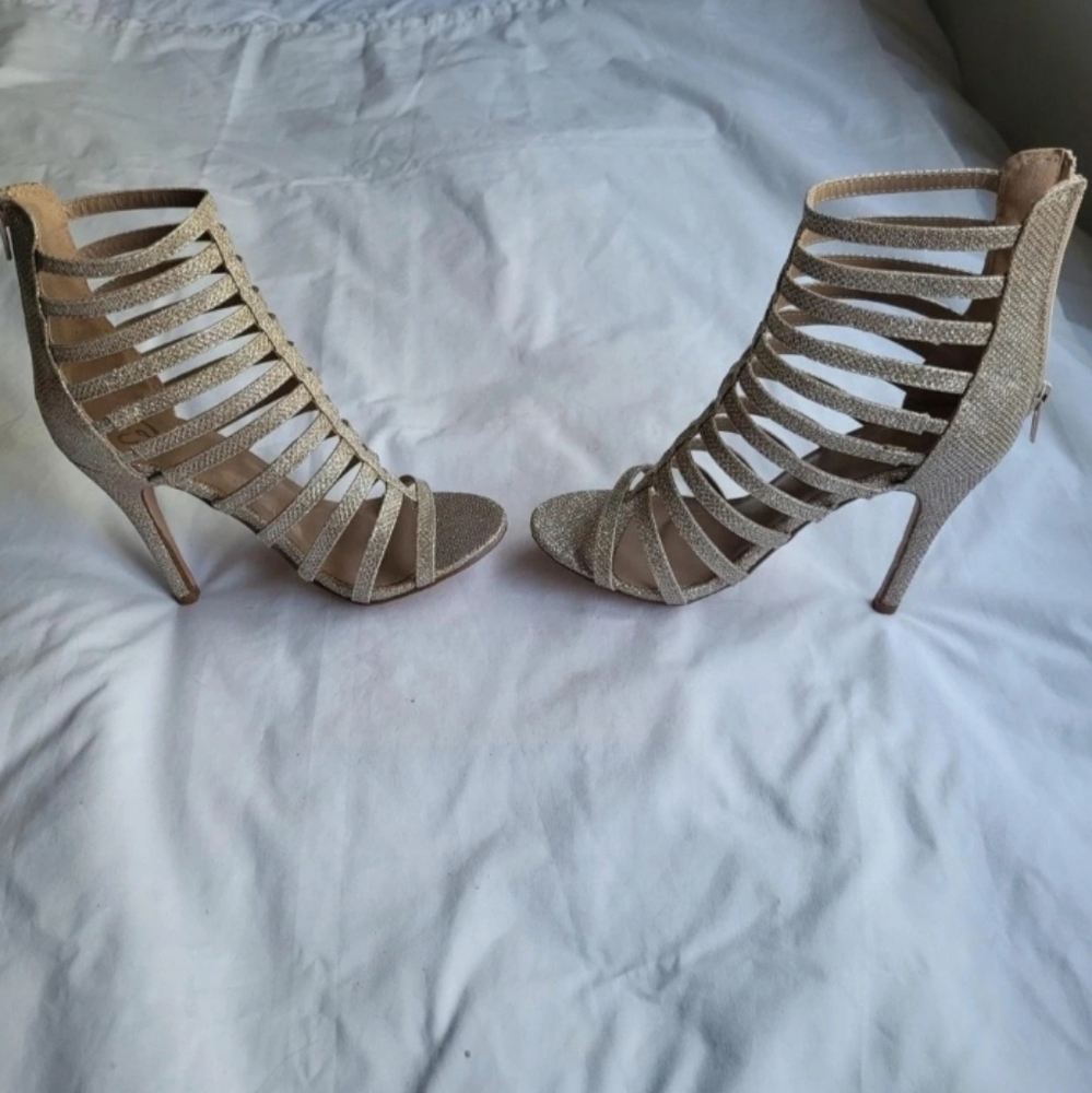 Chic Strappy Gold Heels